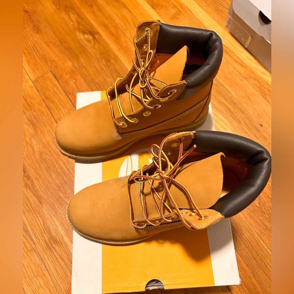 Timberland Boots - Picture 2 of 4